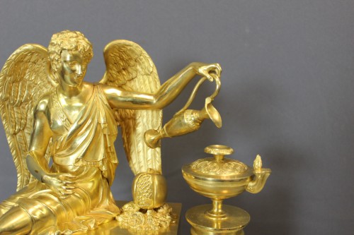XIXe siècle - Pendule Restauration Allégorie à l'Antique en bronze doré 