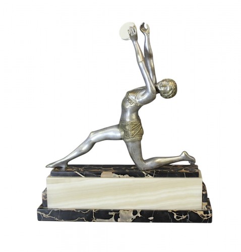 Femme au tambourin par Claude Mirval (1889-1973)