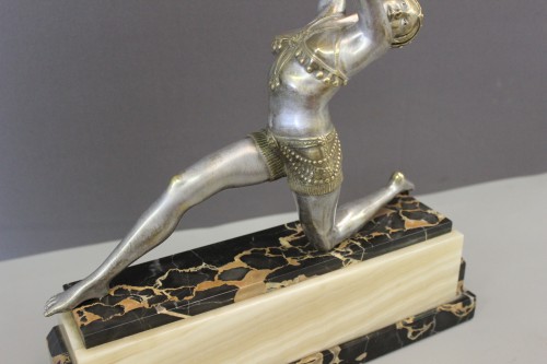 Sculpture Sculpture en Bronze - Femme au tambourin par Claude Mirval (1889-1973)
