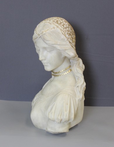 Buste de jeune femme à la coiffe dorée, vers 1900 - Antiquités Christophe Rochet
