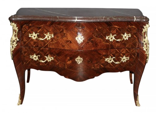 Commode de style Louis XV en marqueterie de Palissandre , début XIXe