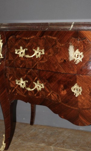 Commode de style Louis XV en marqueterie de Palissandre , début XIXe - Mobilier Style 