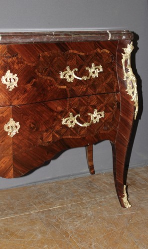 Mobilier Commode - Commode de style Louis XV en marqueterie de Palissandre , début XIXe