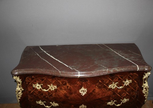 XIXe siècle - Commode de style Louis XV en marqueterie de Palissandre , début XIXe