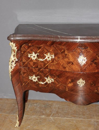 Antiquités - Commode de style Louis XV en marqueterie de Palissandre , début XIXe