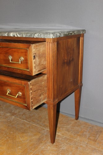 XVIIIe siècle - Commode Sauteuse Louis XVI en Noyer