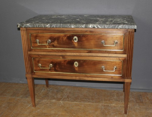 Louis XVI - Commode Sauteuse Louis XVI en Noyer