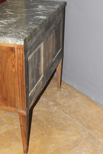 Antiquités - Commode Sauteuse Louis XVI en Noyer