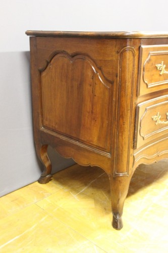 Antiquités - Commode provençale Louis XV en noyer