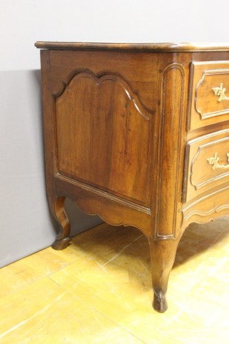 Antiquités - Commode provençale Louis XV en noyer