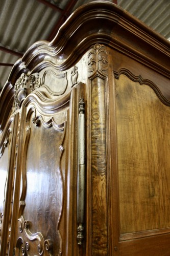 Mobilier Armoire - Armoire Bressane à corniche cintrée du XVIIIe siècle