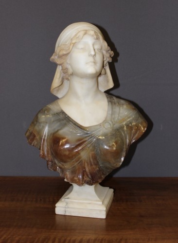 Buste de jeune femme en albâtre à deux couleurs Art nouveau - Sculpture Style Art nouveau
