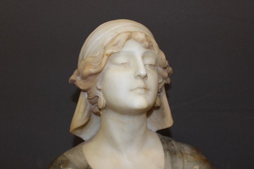 Buste de jeune femme en albâtre à deux couleurs Art nouveau - Art nouveau