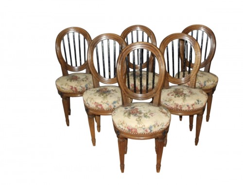 Suite de six chaises Louis XVI en noyer