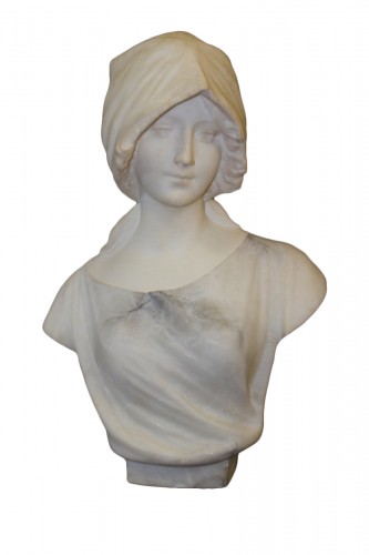 Buste de jeune femme art nouveau en albâtre à deux tons