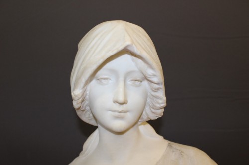 Buste de jeune femme art nouveau en albâtre à deux tons - Sculpture Style Art nouveau