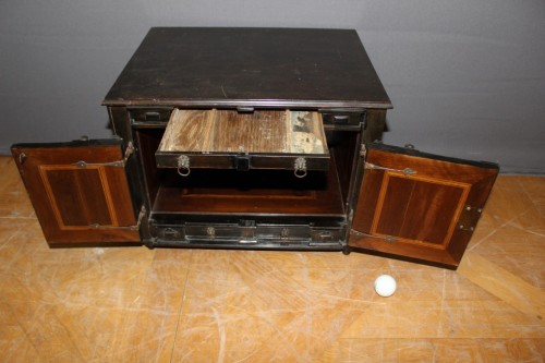 Cabinet de voyage Anversois  du XVIIe siècle en ébène et bois noirci - Antiquités Christophe Rochet