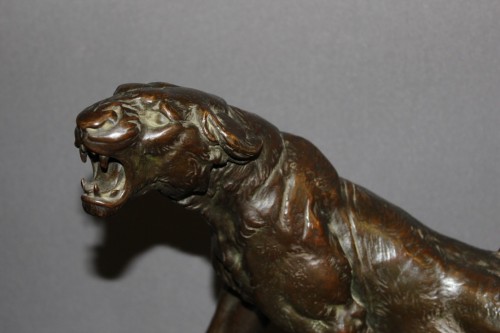 Sculpture Sculpture en Bronze - Lionne blessée - Charles Valton