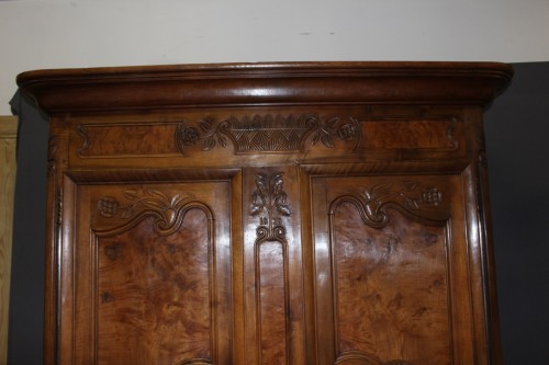 Armoire Bressane du XIXe siècle en noyer et loupe de frêne - Mobilier Style 