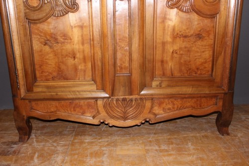 Armoire Bressane du XIXe siècle en noyer et loupe de frêne - Antiquités Christophe Rochet