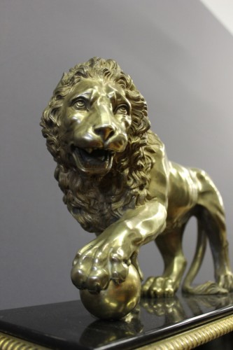 Antiquités - Pendule Restauration au lion de Venise en marbre et bronze doré