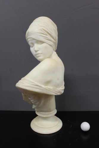 XXe siècle - Buste de femme orientaliste en albâtre - Auguste Leveque (1864-1921)