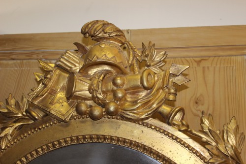 XVIIIe siècle - Miroir en bois doré et sculpté Louis XVI