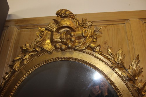 Miroir en bois doré et sculpté Louis XVI - Louis XVI