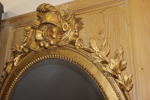 Louis XVI - Miroir en bois doré et sculpté Louis XVI
