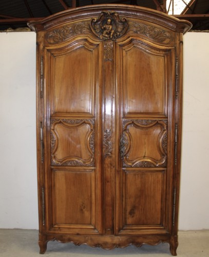 Louis XV Lyonnaise Armoire in walnut - Furniture Style 