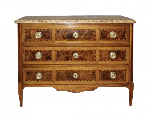 Louis XVI chest of drawers in walnut and marquetry around 1780