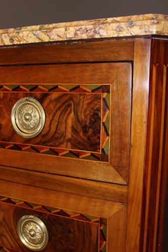 Antiquités - Louis XVI chest of drawers in walnut and marquetry around 1780