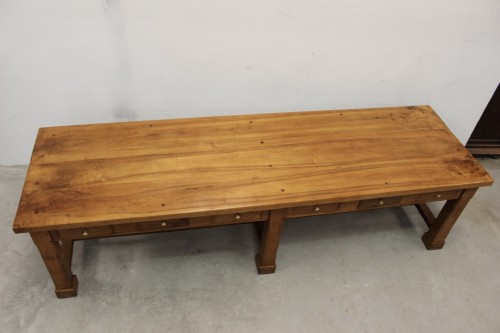 Grande table de communauté en noyer et chêne, milieu du  XIXe siècle - Mobilier Style 