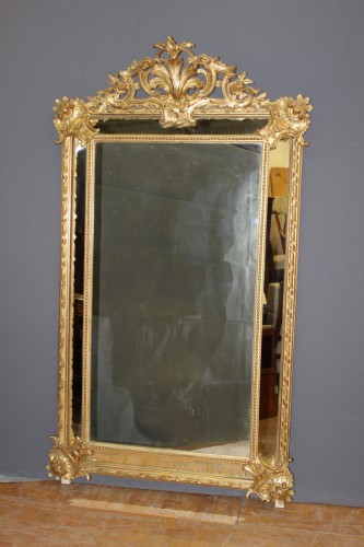 Miroirs, Trumeaux  - Miroir à pare close en stuc doré fin XIXe