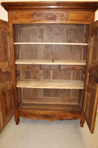 Antiquités - Bresse wardrobe in walnut late 19th century