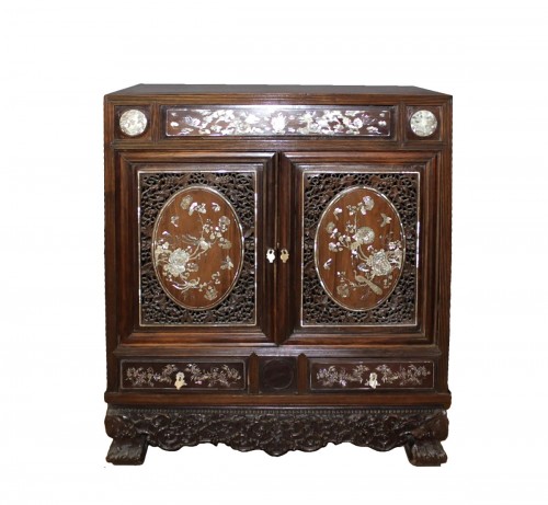 Cabinet Indochinois en bois exotique et incrustation de nacre fin 19e