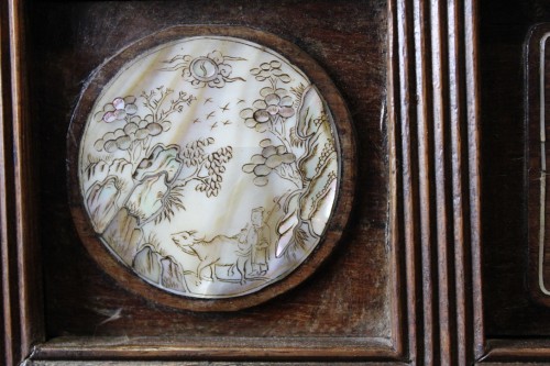 Antiquités - Cabinet Indochinois en bois exotique et incrustation de nacre fin 19e