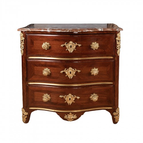 Small chest of drawers in amaranth by E. Doirat, Paris Regence period