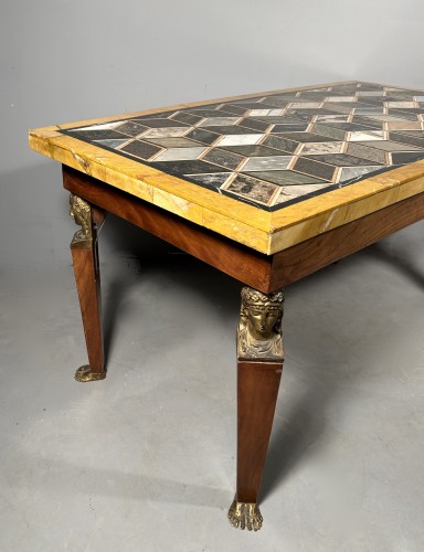 Table basse en pietra dura, Italie 19e siècle - Restauration - Charles X