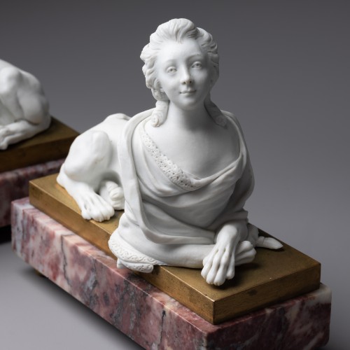 Pair of biscuit paperweights, Paris circa 1820 - Porcelain & Faience Style 
