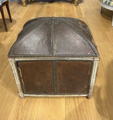 Antiquités - Kennel for Pug, Paris circa 1800
