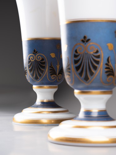 Paire de vases en opaline savonneuse, Paris vers 1820 - Verrerie, Cristallerie Style Restauration - Charles X