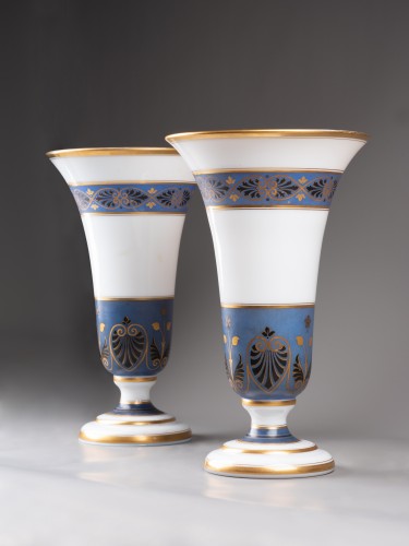 Pair of soapy opaline vases, Paris circa 1820 - 