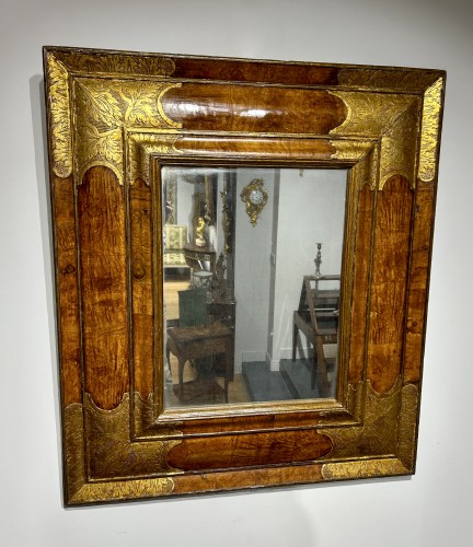 Mirror in olive veneer and gilded wood, Provence circa 1710 - 