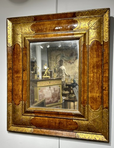 18th century - Mirror in olive veneer and gilded wood, Provence circa 1710
