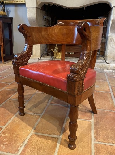 Antiquités - Fauteuil de bureau aux Dauphins, Paris vers 1820