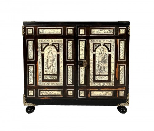 Travel cabinet in ebony, silver and engraved ivory nets, Milan circa 1620