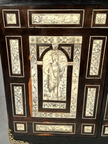 Louis XIII - Cabinet de voyage en ébène, argent et filets en ivoire gravé, Milan vers 1620
