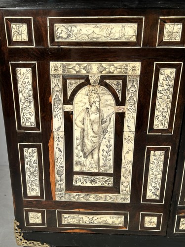 Louis XIII - Travel cabinet in ebony, silver and engraved ivory nets, Milan circa 1620