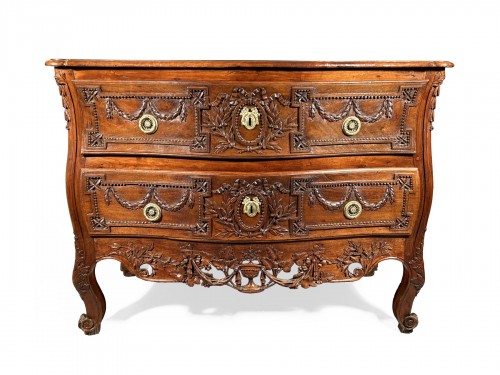 Provence fine commode in walnut, Pierre Pillot in Nîmes around 1775